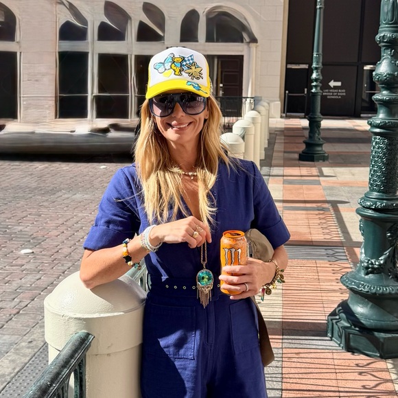 Meet your Posher, Stephanie - Picture 2 of 2